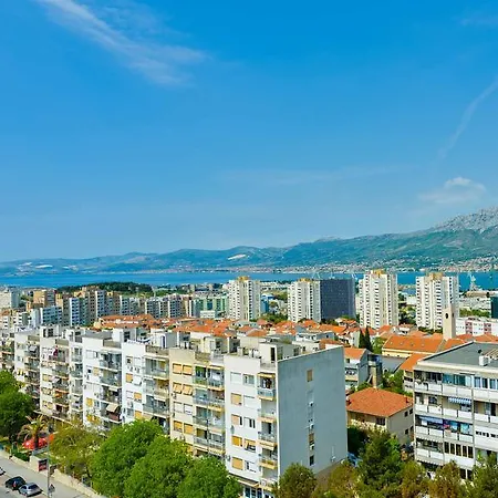 Luana アパート *